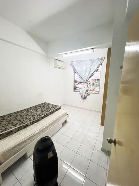 Rumah Flat untuk Disewa di Taman Jubilee Phase 1 - Bosco Teoh - Bedroom - PropertyGuru.com.my