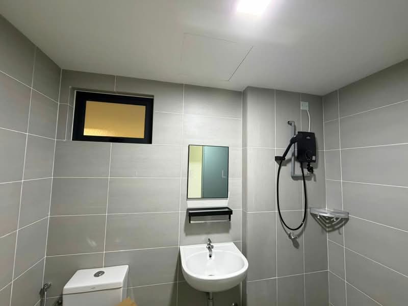 Servis Apartment untuk Disewa di Parkland Residence - Jake Lim - Bathroom - PropertyGuru.com.my