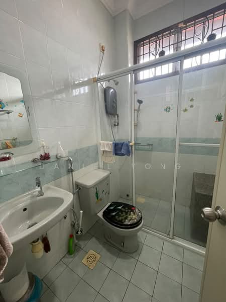 Rumah Berkembar untuk Dijual di Taman Pelangi Indah (Ulu Tiram) - Daniel Yong - Bathroom - PropertyGuru.com.my