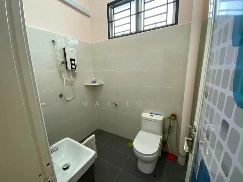 Rumah Teres 2 Tingkat untuk Dijual di Taman Pulai Utama (Skudai) - Max Loh - Bathroom - PropertyGuru.com.my