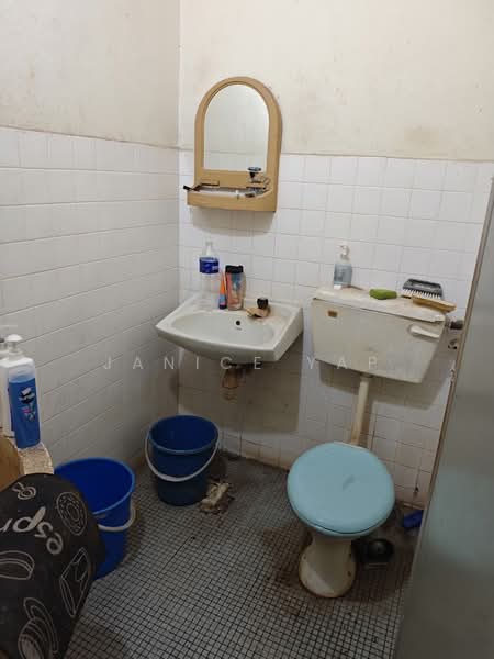 Rumah Flat untuk Dijual di Taman Ampang Mewah - Janice Yap - Bathroom - PropertyGuru.com.my