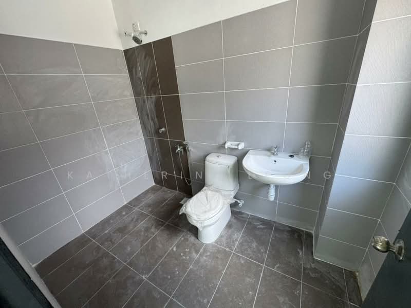 Semi-Detached House for Sale in Taman Scientex Rawang (Rawang) - Katherine Leong - Bathroom - PropertyGuru.com.my