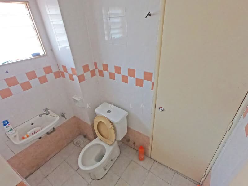 2-storey Terraced House for Sale in U8, Taman Bukit Jelutong (Shah Alam) - Ken Lai - Bathroom - PropertyGuru.com.my