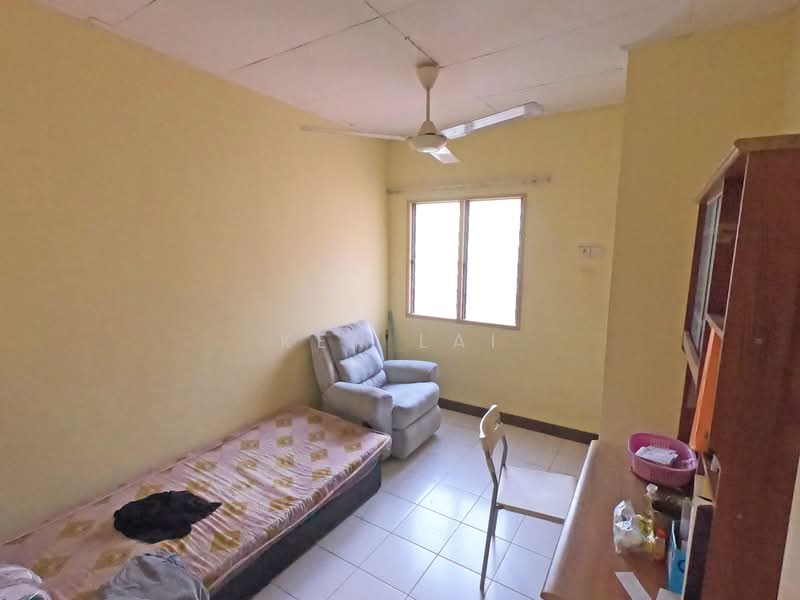 2-storey Terraced House for Sale in U8, Taman Bukit Jelutong (Shah Alam) - Ken Lai - Bedroom - PropertyGuru.com.my