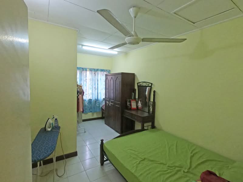 2-storey Terraced House for Sale in U8, Taman Bukit Jelutong (Shah Alam) - Ken Lai - Bedroom - PropertyGuru.com.my