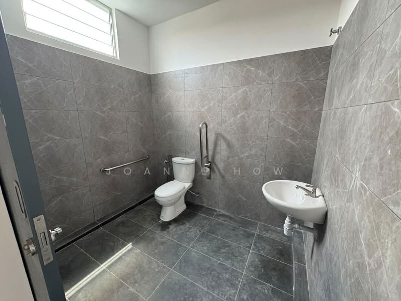 Kilang untuk Disewa di Ayer Keroh (Melaka) - Joanne How - Bathroom - PropertyGuru.com.my