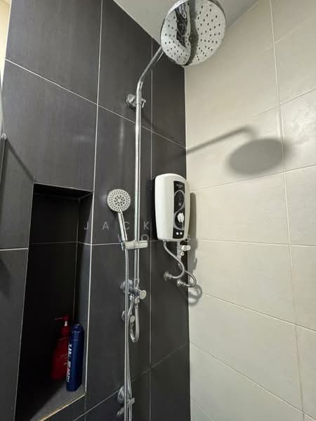 Kediaman Servis untuk Dijual di Pacific Star (Service Residence) - Jacksley Wong - Bathroom - PropertyGuru.com.my