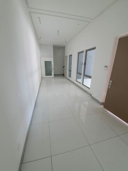 Rumah Teres 3.5 Tingkat untuk Dijual di Bandar Putra Permai (Seri Kembangan) - Jeffrey Hoon - Corridor - PropertyGuru.com.my