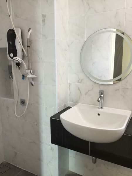 Servis Apartment untuk Disewa di Sky Breeze Service Apartment - JP Soh - Bathroom - PropertyGuru.com.my