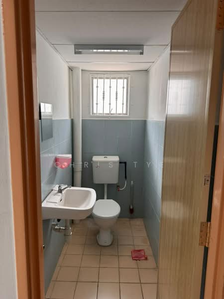 Kedai untuk Disewa di Kampung Batu Muda Tambahan (Batu) - Chris Tye - Bathroom - PropertyGuru.com.my