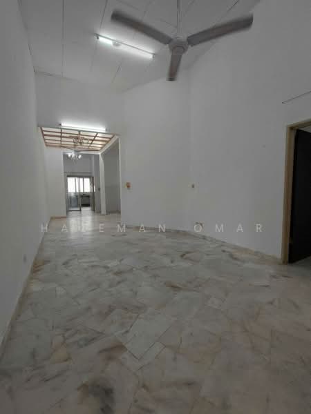 1-storey Terraced House for Sale in Bandar Tasik Puteri (Rawang) - Hazeman Omar - Living Room - PropertyGuru.com.my