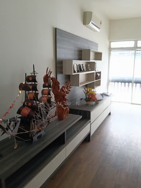 Rumah Berkembar untuk Dijual di Taman Anggerik Villa 2 (Kajang) - Kar Mun Yap - Living Room - PropertyGuru.com.my