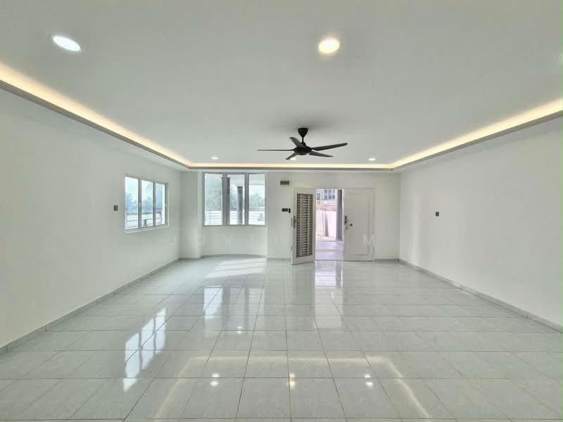 Rumah Teres 2.5 Tingkat untuk Dijual di Taman Pulai Utama (Skudai) - Jovel Lim - Living Room - PropertyGuru.com.my