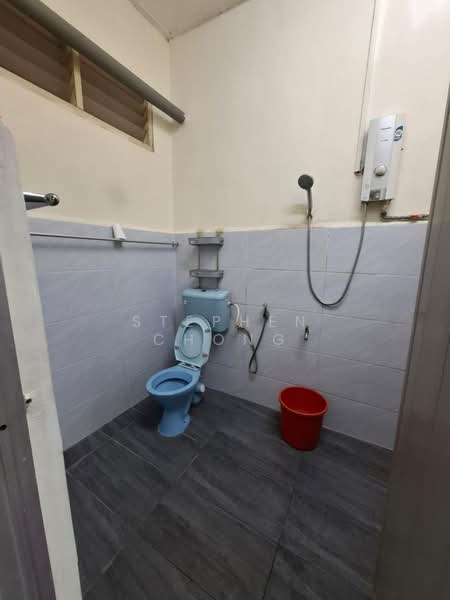 1-storey Terraced House for Rent in Taman Ungku Tun Aminah (Skudai) - Stephen Chong - Bathroom - PropertyGuru.com.my