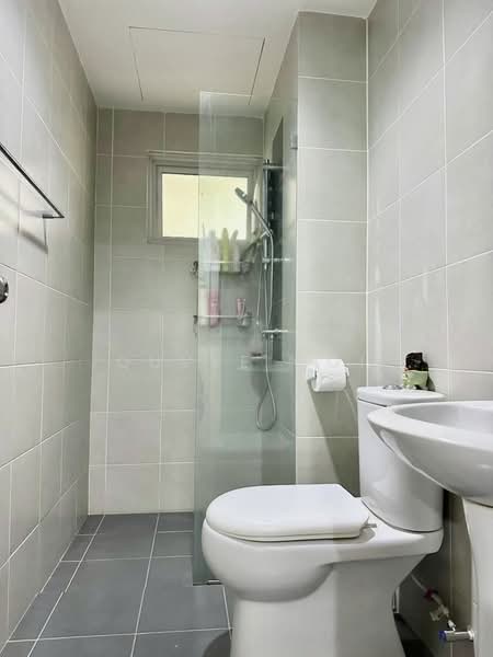 Kondominium untuk Dijual di The Peak Residences - Quvee Ooi - Bathroom - PropertyGuru.com.my