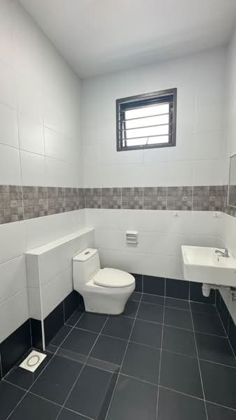 2-storey Terraced House for Rent in Taman Austin Duta (Tebrau) - Johnson Chong - Bathroom - PropertyGuru.com.my