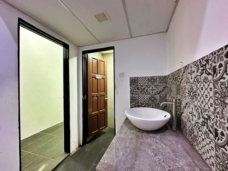 Shop for Rent in TTDI Jaya (Shah Alam) - Muhammad Ashraf . - Bathroom - PropertyGuru.com.my