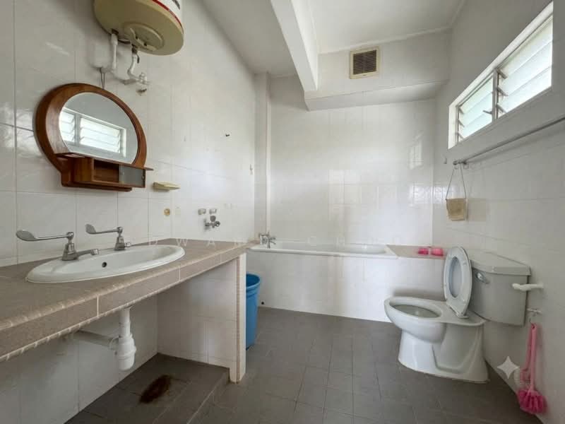 Rumah Teres 2 Tingkat untuk Dijual di Taman Minang (Cheras) - Edward Chooi - Bathroom - PropertyGuru.com.my
