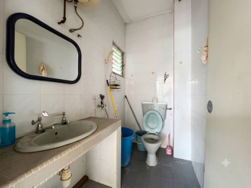 Rumah Teres 2 Tingkat untuk Dijual di Taman Minang (Cheras) - Edward Chooi - Bathroom - PropertyGuru.com.my