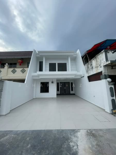 Rumah Teres untuk Dijual di Taman Bukit Kempas (Tampoi) - ALHAFIZ AZIS - Exterior - PropertyGuru.com.my