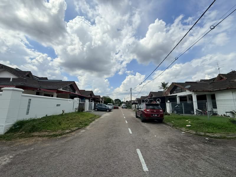1.5-storey Terraced House for Sale in Taman Molek (Johor Bahru) - Glenn Woo - Exterior - PropertyGuru.com.my