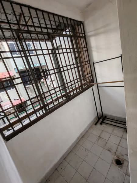 Apartment for Sale at Vista Seri Alam - JAN AU - Balcony - PropertyGuru.com.my