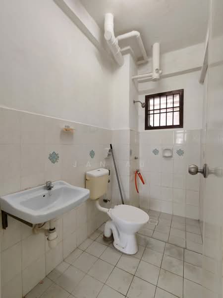 Apartment for Sale at Vista Seri Alam - JAN AU - Bathroom - PropertyGuru.com.my