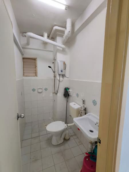 Apartment for Sale at Vista Seri Alam - JAN AU - Bathroom - PropertyGuru.com.my