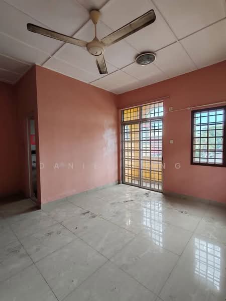 Servis Apartment untuk Dijual di The Garden Residences - Daniel Yong - Living Room - PropertyGuru.com.my