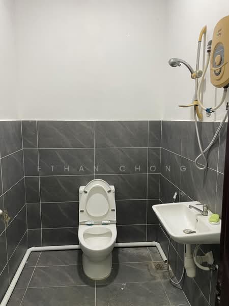 Office for Rent in Taman Serdang Perdana (Seri Kembangan) - Ethan Chong - Bathroom - PropertyGuru.com.my