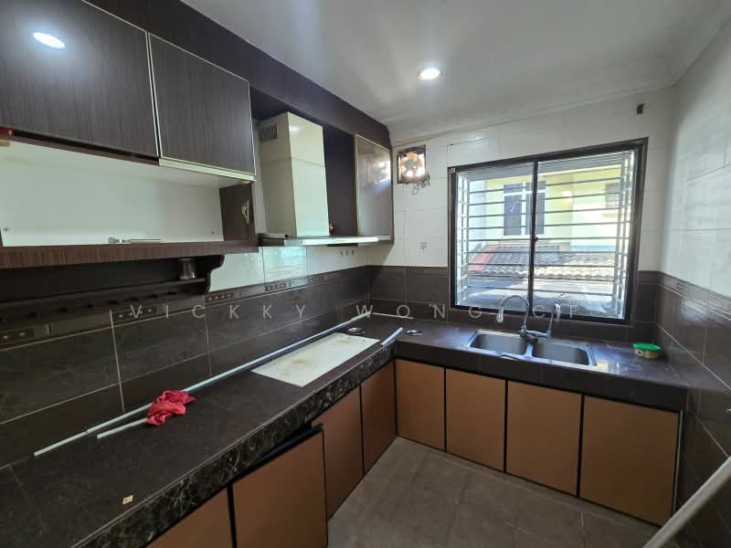 2-storey Terraced House for Sale in Taman Puncak Jalil (Seri Kembangan) - Vickky Wong CF - Kitchen - PropertyGuru.com.my