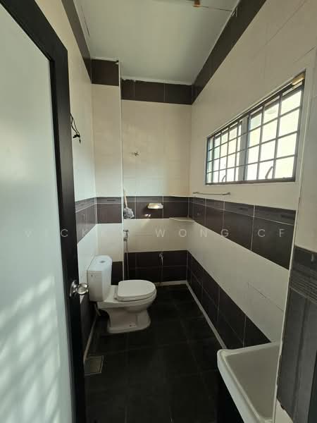 2-storey Terraced House for Sale in Taman Puncak Jalil (Seri Kembangan) - Vickky Wong CF - Bathroom - PropertyGuru.com.my