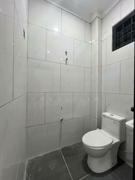 Rumah Teres 1 Tingkat untuk Dijual di Taman Rinting (Masai) - Jovel Lim - Bathroom - PropertyGuru.com.my