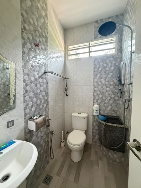 Rumah Berkembar untuk Dijual di Sungai Jawi (Penang) - Azura Ghani - Bathroom - PropertyGuru.com.my