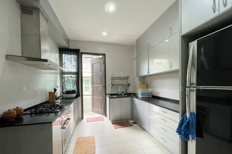 Rumah Banglo untuk Dijual di Kayangan Heights (Shah Alam) - Ahmad Faizal Basri - Kitchen - PropertyGuru.com.my