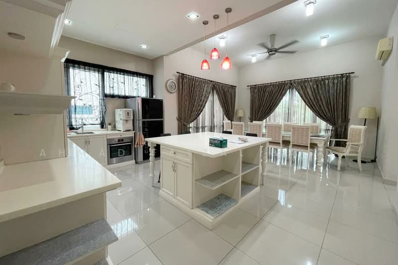 Rumah Banglo untuk Dijual di Kayangan Heights (Shah Alam) - Ahmad Faizal Basri - Kitchen - PropertyGuru.com.my