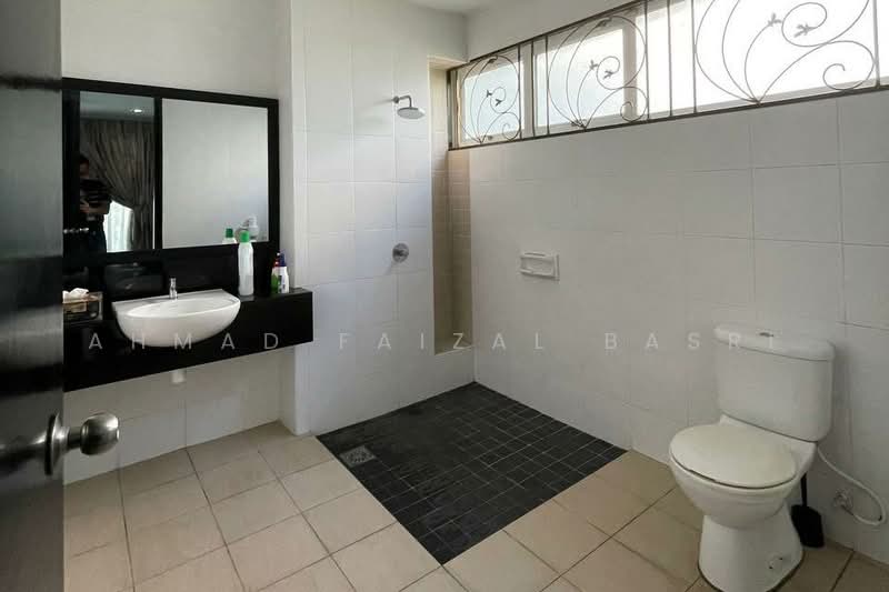 Rumah Banglo untuk Dijual di Kayangan Heights (Shah Alam) - Ahmad Faizal Basri - Bathroom - PropertyGuru.com.my