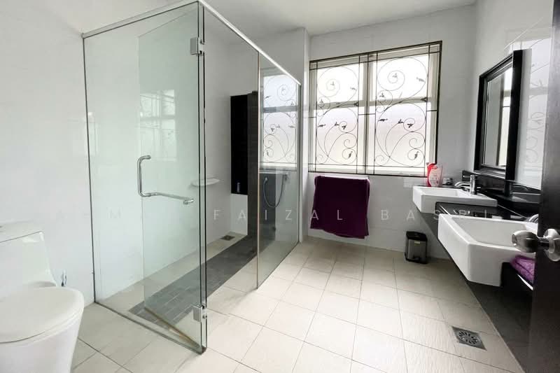 Rumah Banglo untuk Dijual di Kayangan Heights (Shah Alam) - Ahmad Faizal Basri - Bathroom - PropertyGuru.com.my