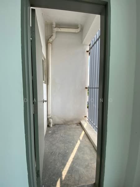 Retail Office for Rent in Seri Kembangan (Selangor) - Dante Leong Zhenwen - Balcony - PropertyGuru.com.my