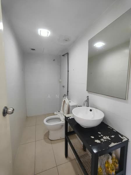 Service Residence for Sale at Colonial @ Empire City - Ann . - Bathroom - PropertyGuru.com.my