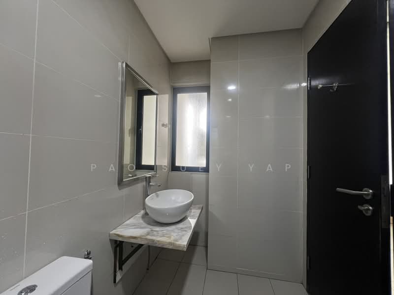 Service Residence for Sale at Centrus Soho - Pao Suey Yap - Bathroom - PropertyGuru.com.my