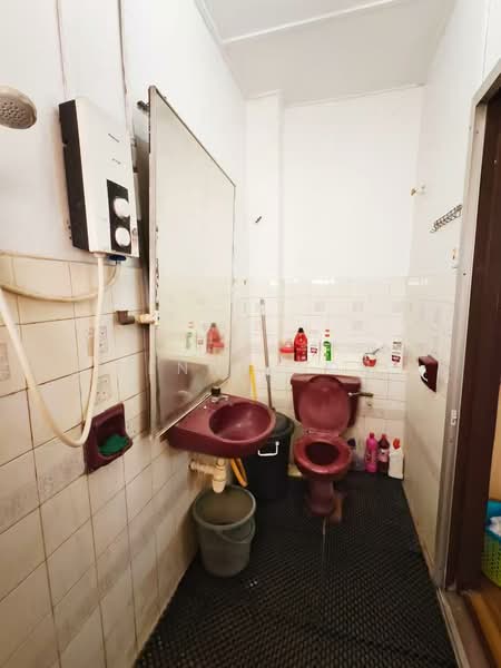 Rumah Teres untuk Dijual di Taman Sri Aman (Cheras) - Penny Loh - Bathroom - PropertyGuru.com.my