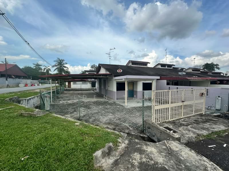Rumah Teres 1 Tingkat untuk Dijual di Taman Johor Jaya (Johor Bahru) - Iden Tan - Exterior - PropertyGuru.com.my