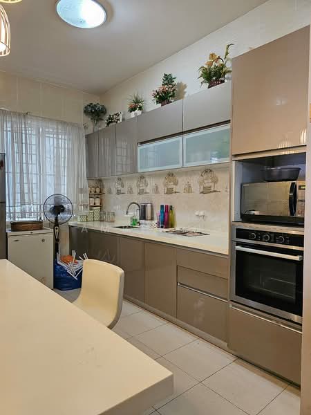 Kondominium untuk Dijual di Platinum Hill PV 8 - Amber Ng - Kitchen - PropertyGuru.com.my