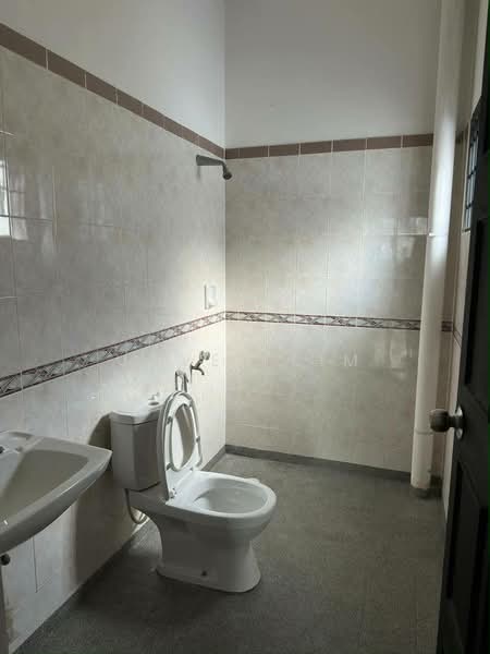 Rumah Teres 1.5 Tingkat untuk Dijual di Bandar Seri Alam (Masai) - Jovel Lim - Bathroom - PropertyGuru.com.my