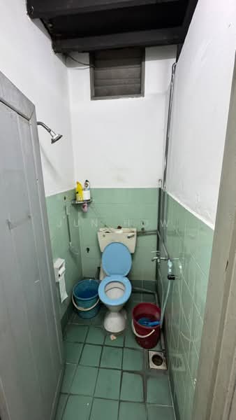 Kilang untuk Disewa di Taman Sri Batu Caves (Batu Caves) - Jun How - Bathroom - PropertyGuru.com.my