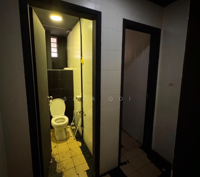 Office for Rent in Bandar Utama 5 (Bandar Utama) - Sara Ooi - Washroom - PropertyGuru.com.my