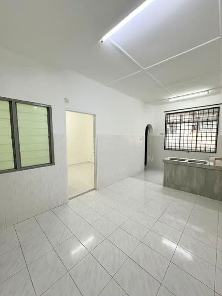 Rumah Teres 1 Tingkat untuk Dijual di Taman Universiti (Skudai) - Johnson Chong - Kitchen - PropertyGuru.com.my