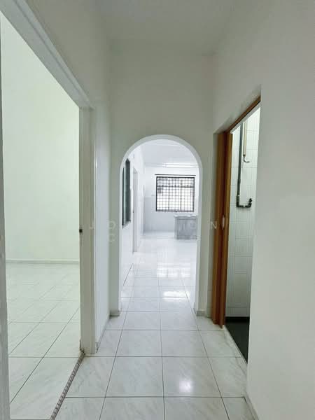 Rumah Teres 1 Tingkat untuk Dijual di Taman Universiti (Skudai) - Johnson Chong - Corridor - PropertyGuru.com.my