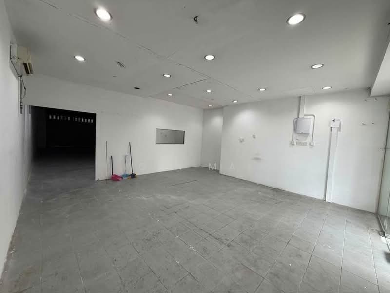 Shop for Rent in Serdang (Seri Kembangan) - Igen Mak - Interior - PropertyGuru.com.my